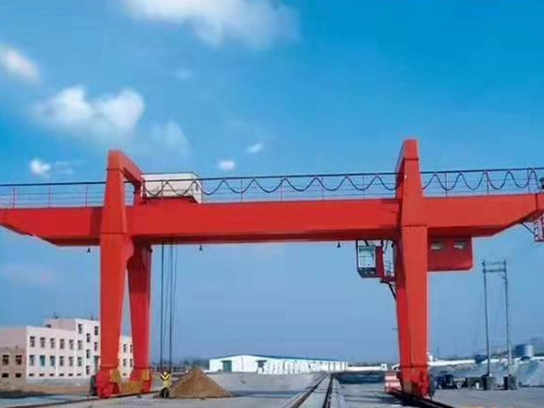 全包式門式起重機(jī)