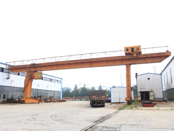 全包式門式起重機(jī)