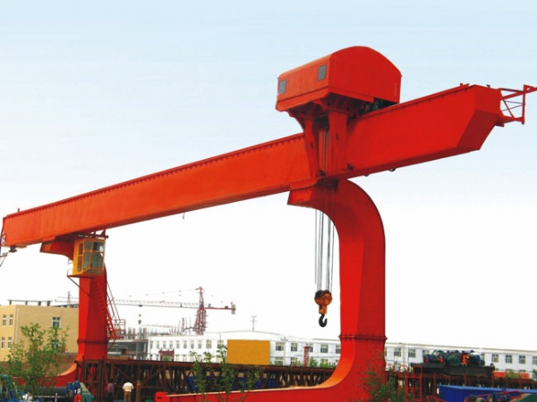 L型門式起重機(jī)