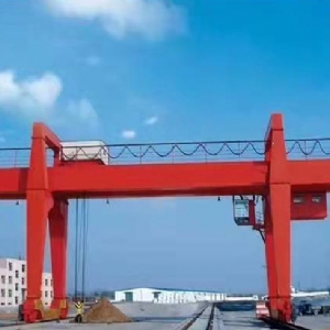 全包式門式起重機